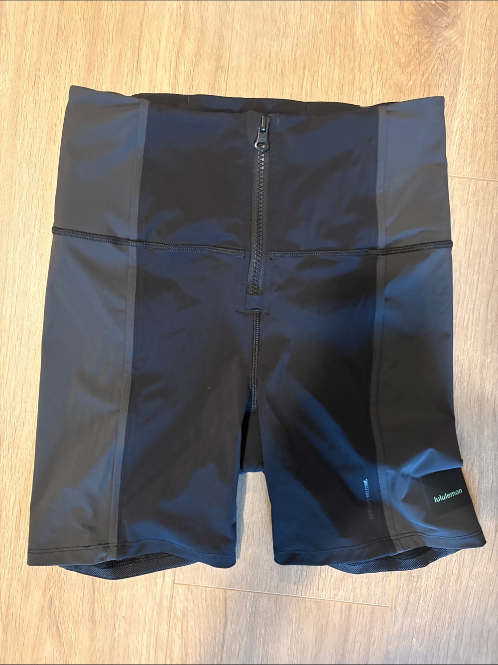 Lululemon Black High-Waist Zip Front Athletic Shorts Sz 6 worn once